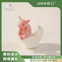 可爱马桶猪小摆件可爱仿真动物趣味精致礼物生日礼品桌面车载装饰