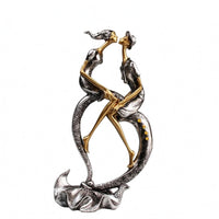 Love Couple Sculpture European-Influenced Couple Sculpture Intertwined Figures Heart-Shaped Figurine