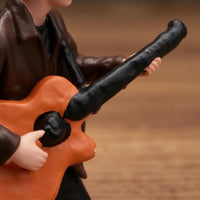 1/64 Scale Guitarist Figurine Craft Model Hand-Painted Guitarist Miniature Fragile 1/64 Scale Figurine