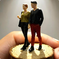 1:64 Miniature Couple Figurine Freestanding Resin Couple Statue Gift Idea Mini Resin Figurines for Desk