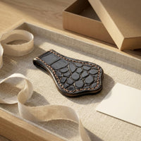 Contrast Stitching Leather Chalk Clip Cowhide Billiard Chalk Clip Petal-Shaped Sports Accessory Black