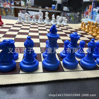 四人仿木纹国际象棋配塑料红黄蓝白棋子王高约49mm棋盘约35cm