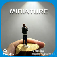 1/64微缩仿真人偶模型树脂涂装成品小人 打电话男玩具立体摆件