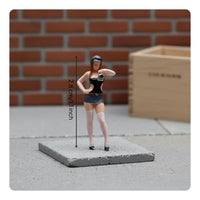 1/64 Scale Woman Model Fine Workmanship Photographer Figurine Miniature Realistic Pose Mini People Figurine for Collectors
