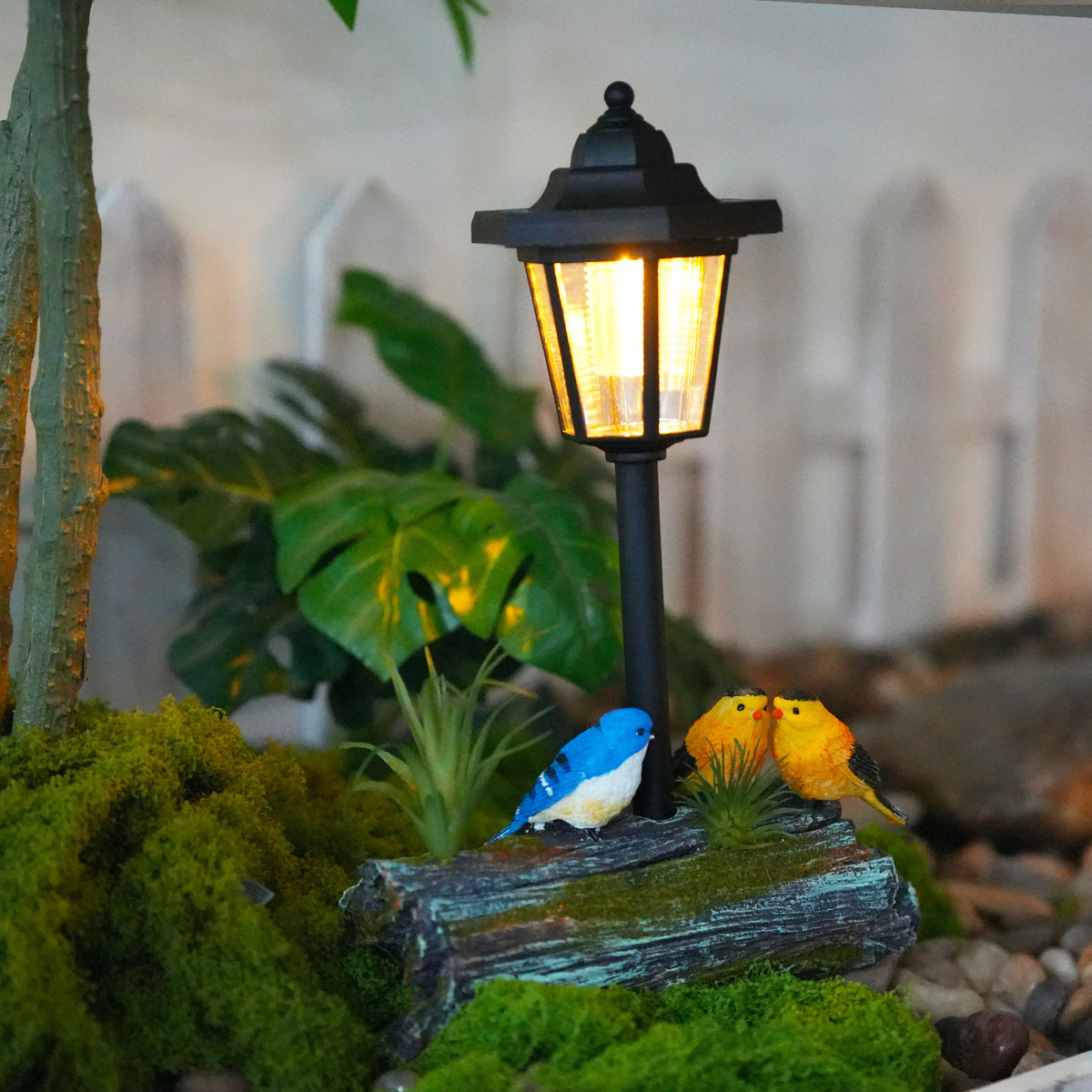Bird Tree Stump