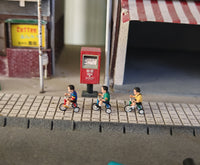 EZ 1/64骑车小孩人偶 童车微缩场景摆件