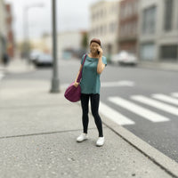 Backpack Phone-Calling Woman Figurine Model Decoration 1:64 Female Figurine Display Piece 1/64 Scale Figure High Detail