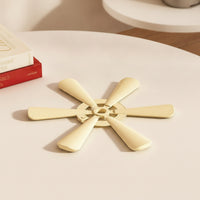 Silicone Trivet with Fold-out Design Wear-Resistant Hot Pad Space-Saving