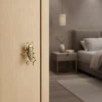 Decorative Grasshopper Drawer Pull Compact Furniture Knob Vintage-Inspired Brass Cabinet Handle Sculpted for Cabinets, Drawers, Wardrobes