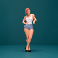 1/64 Scale Hand-Painted Resin Figurine Detailed Face Standing Female Figurine Realistic Detail Model