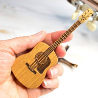 Guitar Plectrum Holder with Stand Engraved Guitar Pick Holder with Stand Compact Case for Instrumentalists, Desk