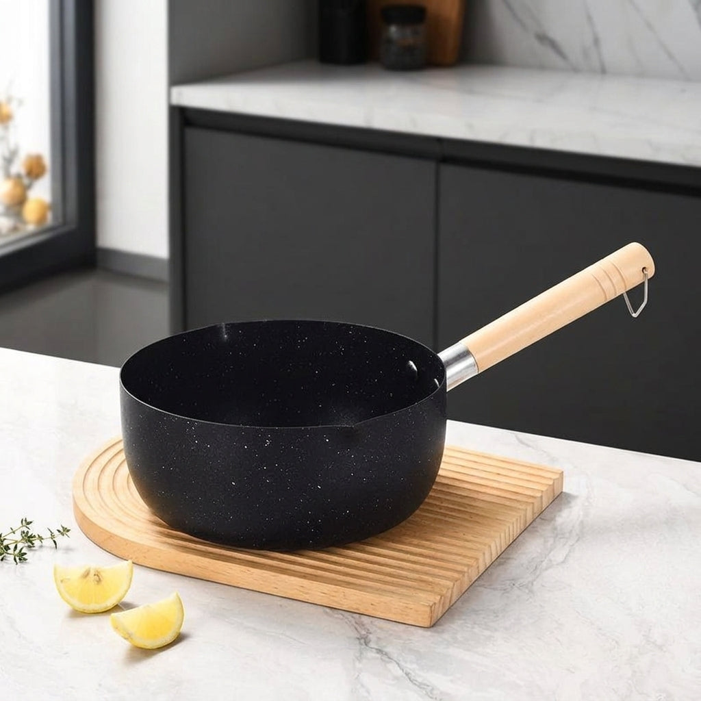 Milk Pan and Small Saucepan with Lid for Electric Hobs, 22cm Iron Noodle Pot with Wood Handle, Induction Hob Saucepan, Single Bottom Melting Pot