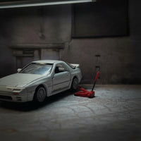 1/64 Scale Miniature Floor Jack Low-Clearance Floor Jack Detailed Garage Workshop Model Sturdy for Collectors