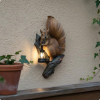 Solar Squirrel Wall Lamp Decorative Resin Squirrel Garden Statue for Balcony