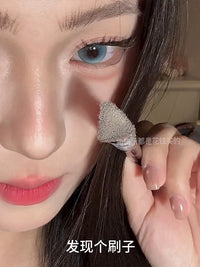 Triangle Iron-shaped Highlighter Brush for Face Contouring and Concealing