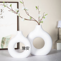 Ceramic-Look Plastic Donut Vase for Hydroponics and Single Stem Flowers