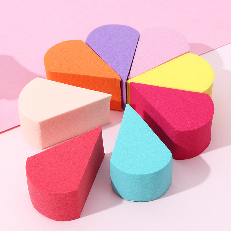 Petal-Shaped Triangle Makeup Sponge for Liquid Foundation & BB Cream, Wet/Dry Use, Soft & Easy Application