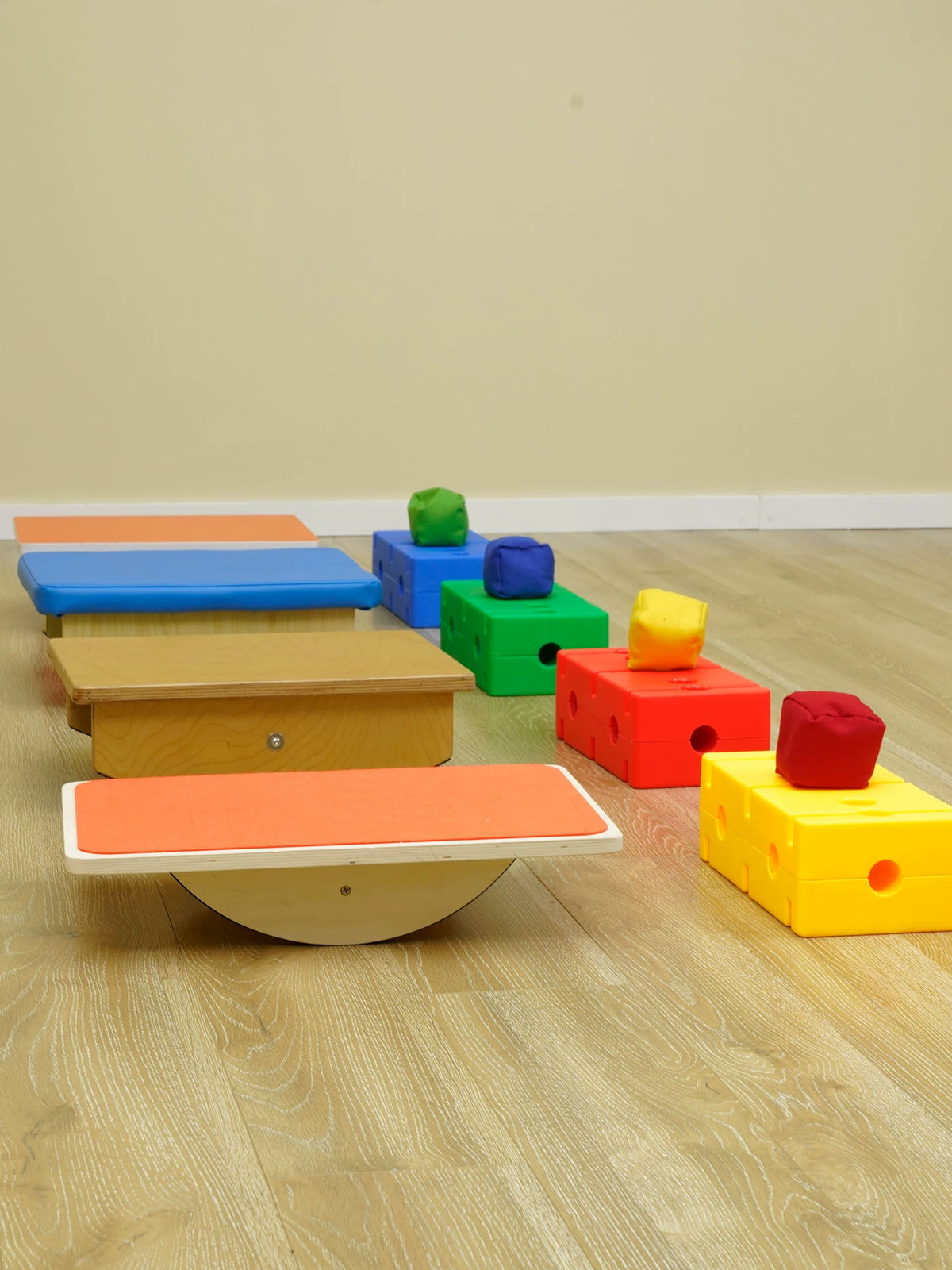 Wooden Balance Board for Kids, Sensory Integration Training Rocker Toy, Vestibular Rehabilitation Equipment