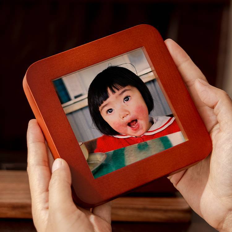 Cartoon Mini Solid Wood Photo Frame for Instant Prints, Baby Photos, Wedding Certificates, Couples DIY Art Display
