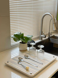 Diatomaceous Earth Kitchen Dish Drying Mat with Stand, Quick Dry Absorbent Countertop Organizer for Dinnerware and Cups