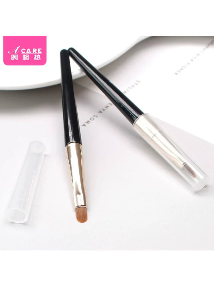 Mini Portable Lip Brush with Cap for Beginners, Retractable Lipstick Applicator for Precise Lip Contouring