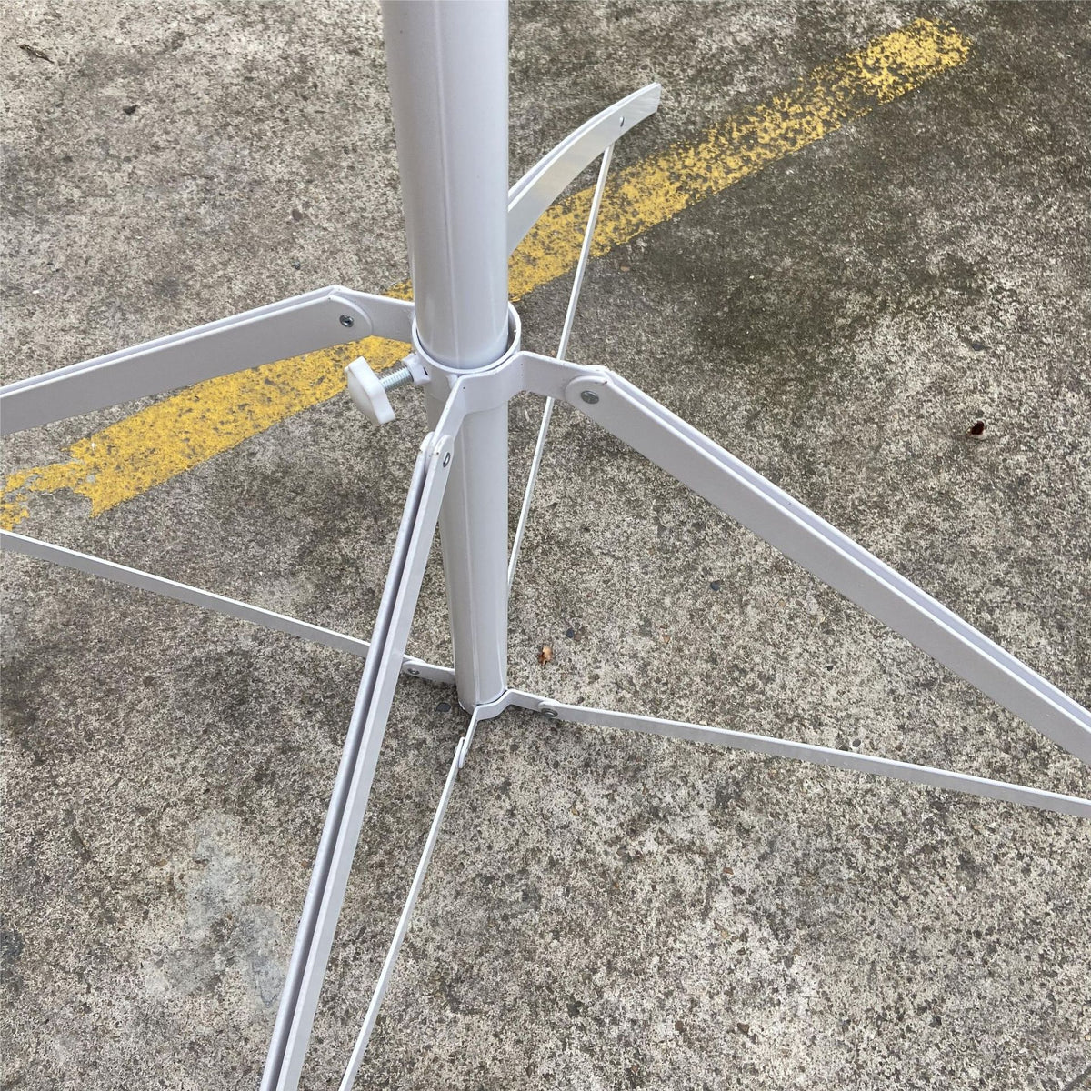 Outdoor Folding Cross Base for Sun Umbrella, Windproof and Rainproof