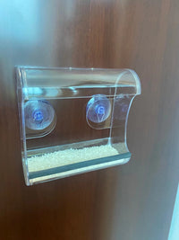 2021 New Creative Transparent Acrylic Bird Feeder Suction Cup Automatic Bird Feeder