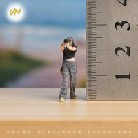 1/18 1/64 Scale 3D Color Printed Miniature Figure Model Girl with DSLR Camera for Diorama Photography