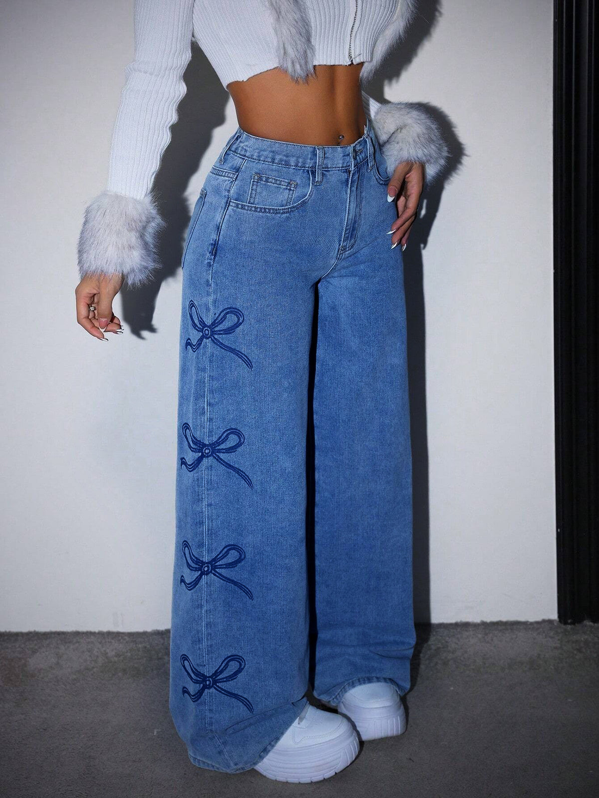 Y2K High-Waisted Washed Denim Jeans with Bow Detail