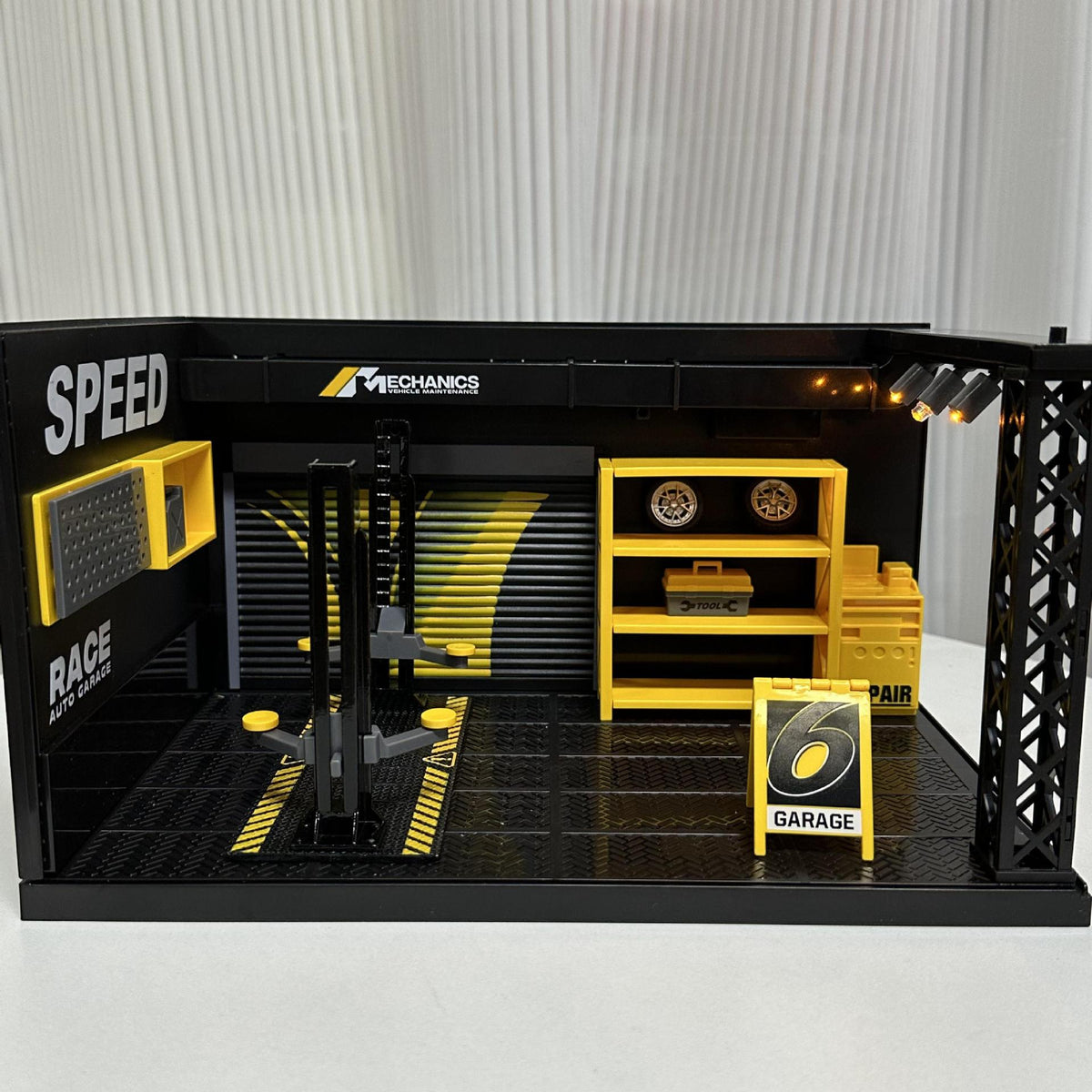 1:24 Scale Alloy Car Model DIY Repair Shop Display Case with Lights and Acrylic Cover