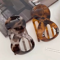 Vintage Figure-8 Flat Hair Claw Clip for Women, Large Back-of-Head Hairpin Duckbill Clip, All-Season Hair Accessory
