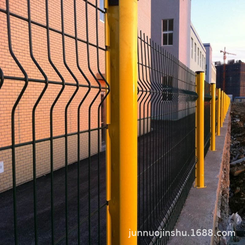 Welded Wire Mesh Fence Panel with Triangular Bends for Garden and Yard Security