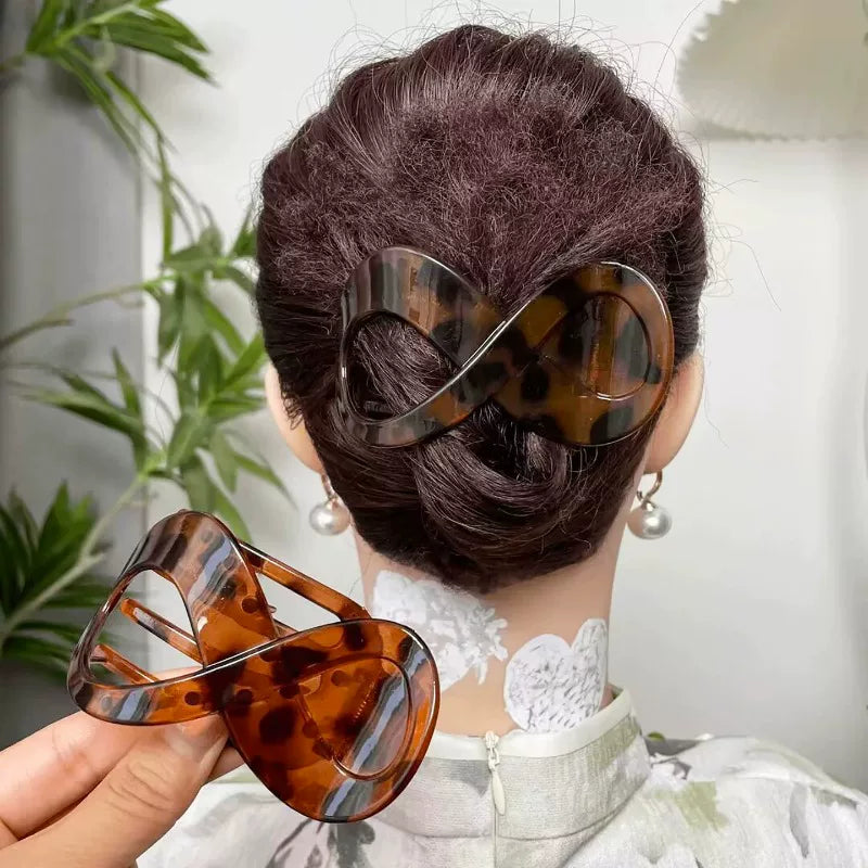 Vintage Figure-8 Flat Hair Claw Clip for Women, Large Back-of-Head Hairpin Duckbill Clip, All-Season Hair Accessory