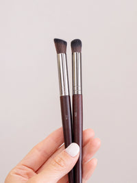 Premium Wood Handle Fiber Makeup Brush for Highlight, Contour, and Nose Shadow