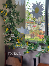 Artificial Chamomile Flower Vine Garland for Indoor Ceiling Decoration, Wedding Decor, and Privacy Screen