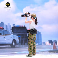 VM 1/18 1/24 Hand-Painted Photographer Figure Miniature Diorama Model