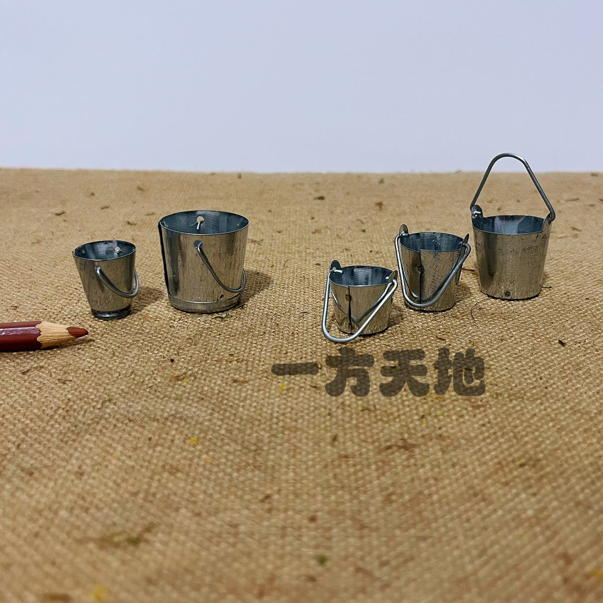 Miniature Tin Bucket and Watering Can for Diorama and Scene Decoration