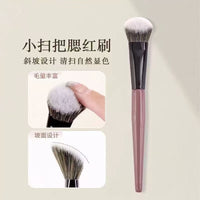 Angled Blush Brush for Contouring and Setting Makeup, Portable Cosmetic Tool for Professionals