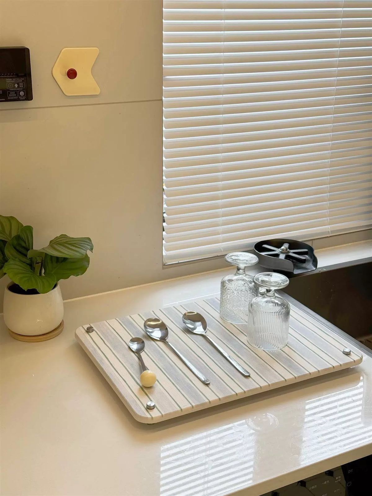 Diatomaceous Earth Kitchen Dish Drying Mat with Stand, Quick Dry Absorbent Countertop Organizer for Dinnerware and Cups