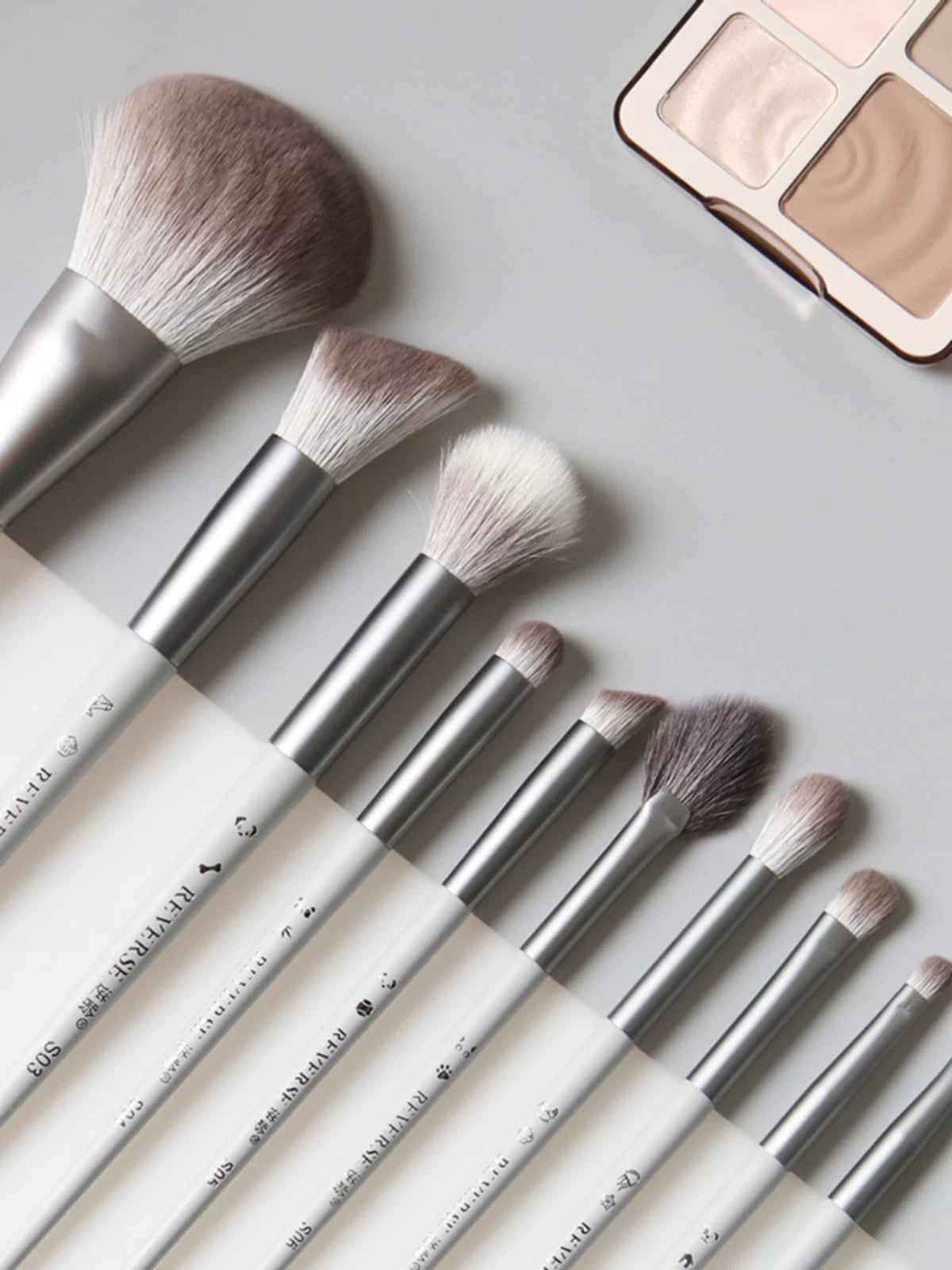 10-Piece Anti-Aging Ash Makeup Brush Set - Ultra-Soft Professional Grade