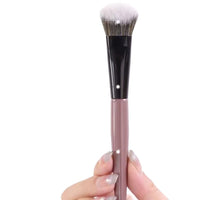 Angled Blush Brush for Contouring and Setting Makeup, Portable Cosmetic Tool for Professionals