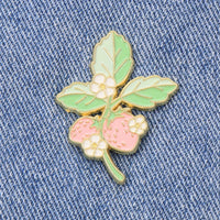Fresh Strawberry Plant Brooch Sweet Floral Metal Pin Cute Fruit Series Apparel Accessory