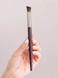 Premium Wood Handle Fiber Makeup Brush for Highlight, Contour, and Nose Shadow