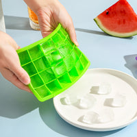 Wholesale 15/24 Grid Ice Cube Tray with Lid Food Grade Silicone Ice Mold for Home Use