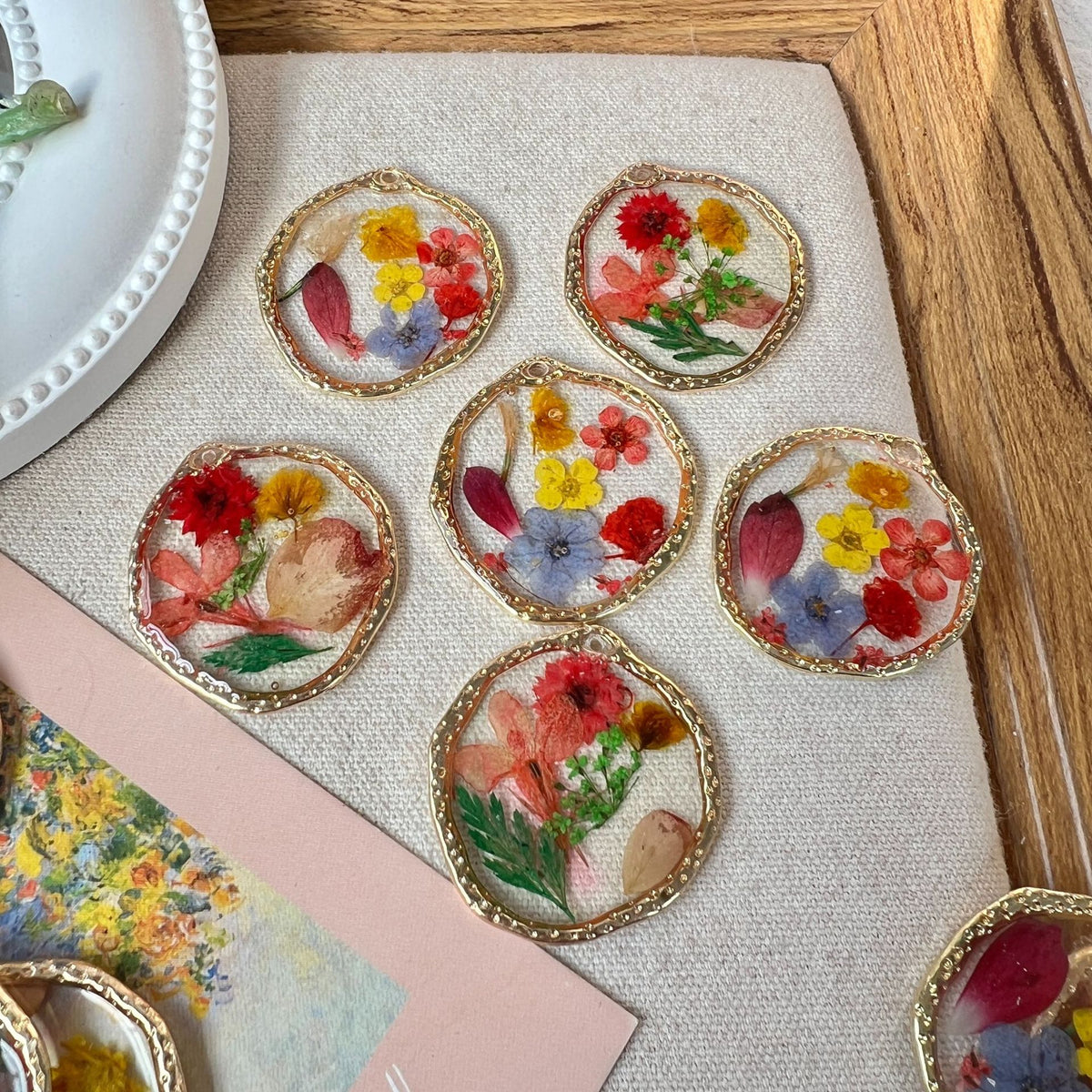 Retro Dried Flower Resin Pendant for DIY Jewelry Making