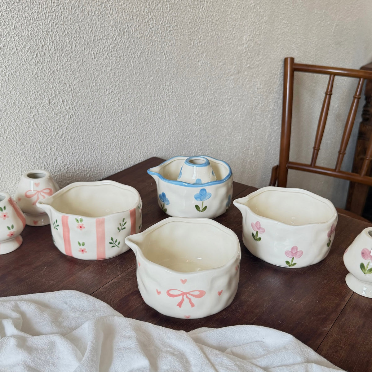 Hand-Painted Ceramic Matcha Bowl Set with Spout and Whisk Stand, 550ml