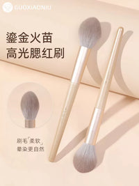 Guo Xiaoniu Super Soft Gilded Flame Highlight Brush for Face and Cheek