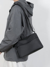 Men's Lightweight Nylon Crossbody Bag Casual Fashion Shoulder Bag for Travel and Daily Use