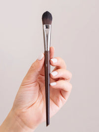 Premium Wood Handle Fiber Makeup Brush for Highlight, Contour, and Nose Shadow