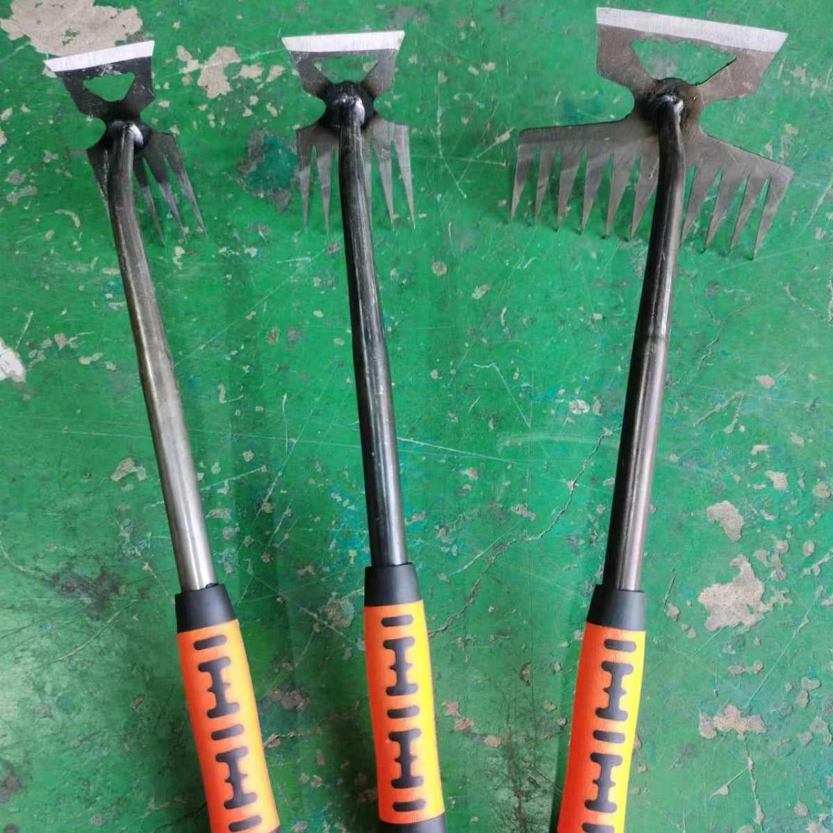 New 11-Tooth Manganese Steel Dual-Purpose Weeding Tool, Handheld Root Remover and Soil Loosener Rake